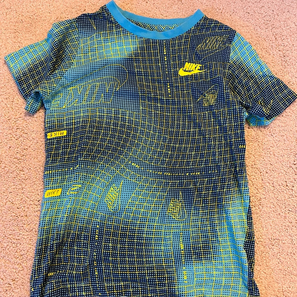 Nike, Boys T-Shirt, The Nike Tee, Size Youth Medium